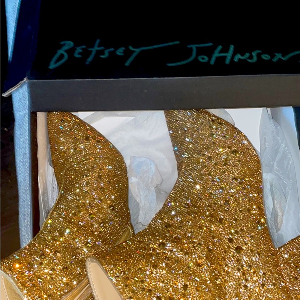 Betsy Johnson gold sparkle booties size 8